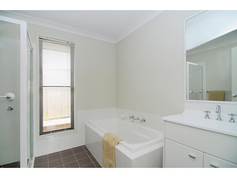 24 Warrigal Street, Nowra NSW 2541