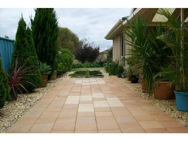 1 Robinia Way, Worrigee NSW 2540