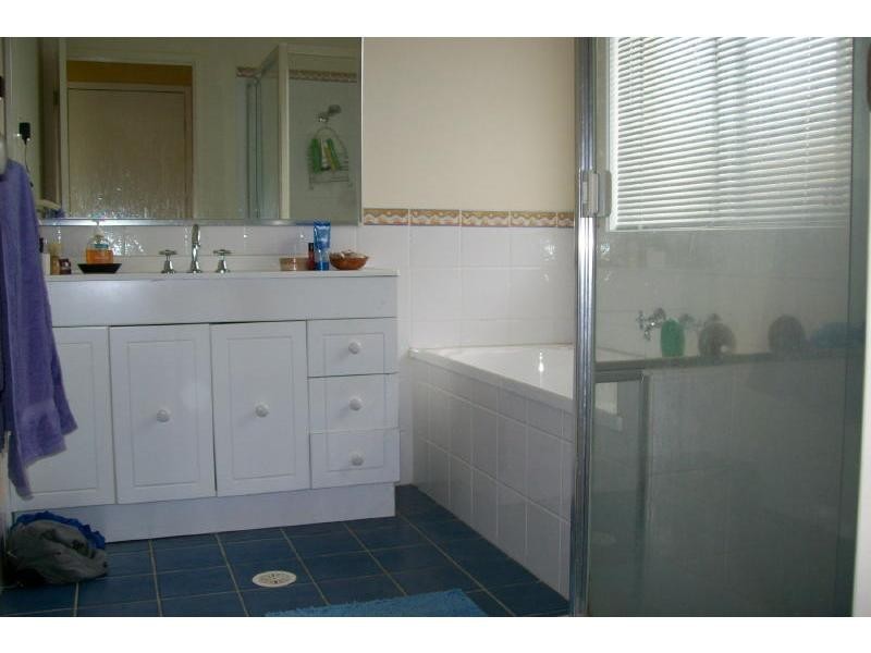 1 Robinia Way, Worrigee NSW 2540