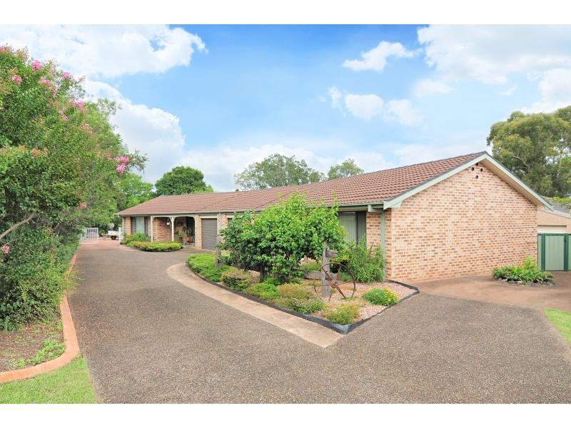 1 & 2/6 Waroo Place, Bomaderry NSW 2541
