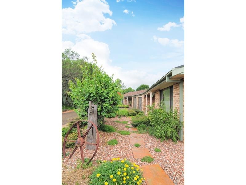 1 & 2/6 Waroo Place, Bomaderry NSW 2541