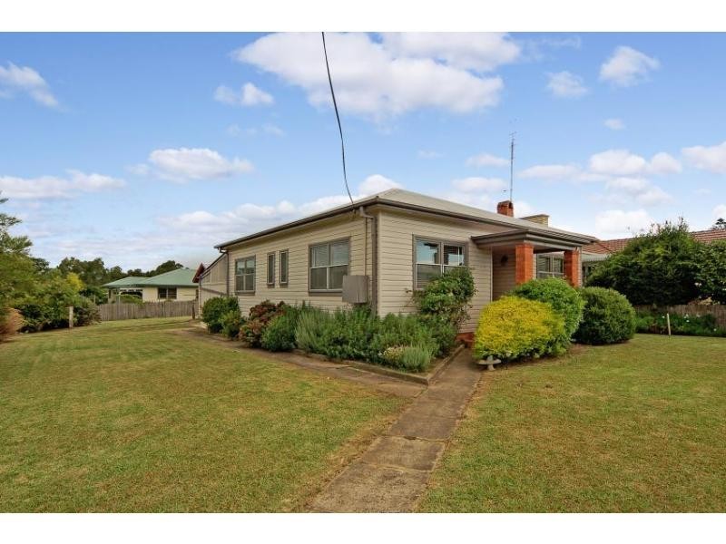98 Jervis Street, Nowra NSW 2541