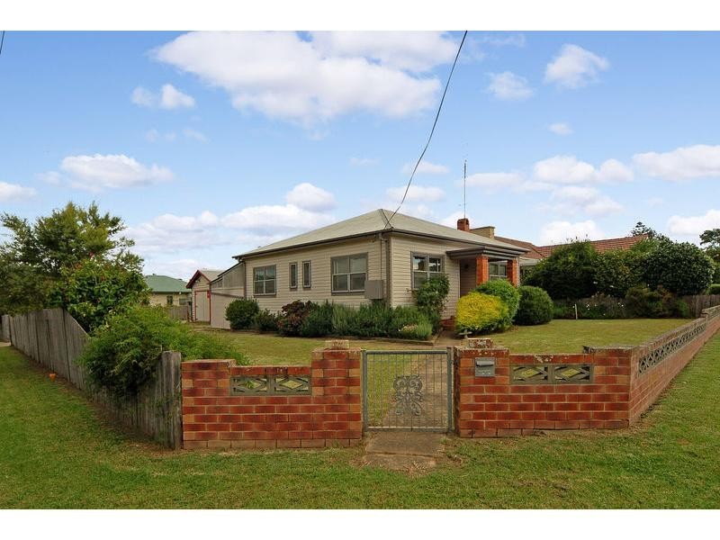 98 Jervis Street, Nowra NSW 2541