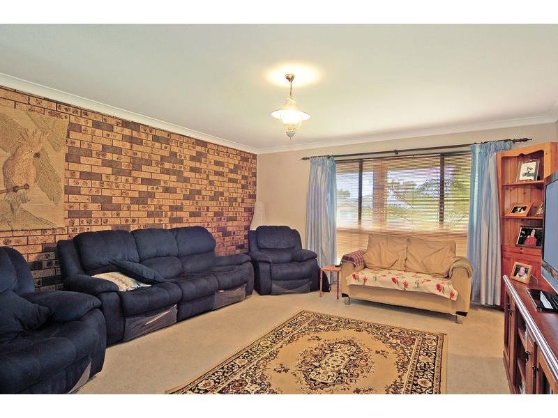 2 Helsinki Parade, Bomaderry NSW 2541