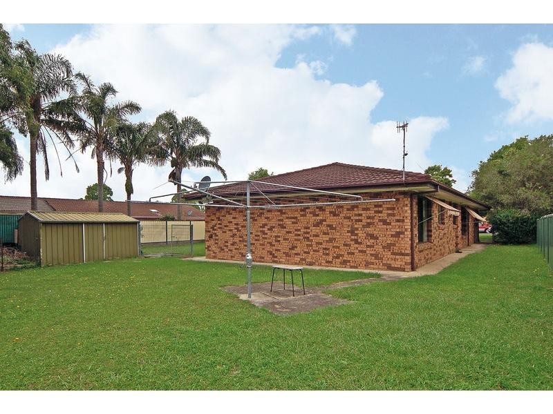 2 Helsinki Parade, Bomaderry NSW 2541