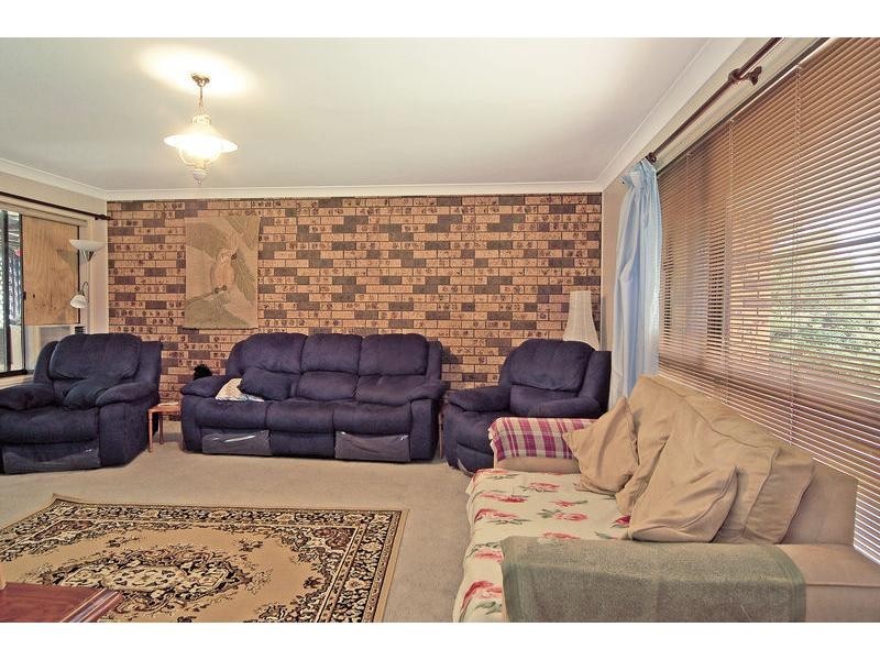 2 Helsinki Parade, Bomaderry NSW 2541