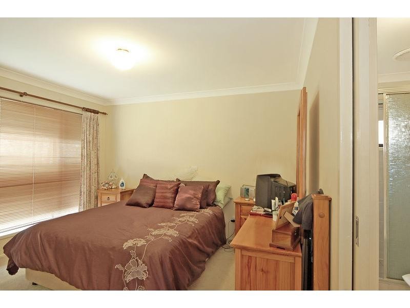 2 Helsinki Parade, Bomaderry NSW 2541