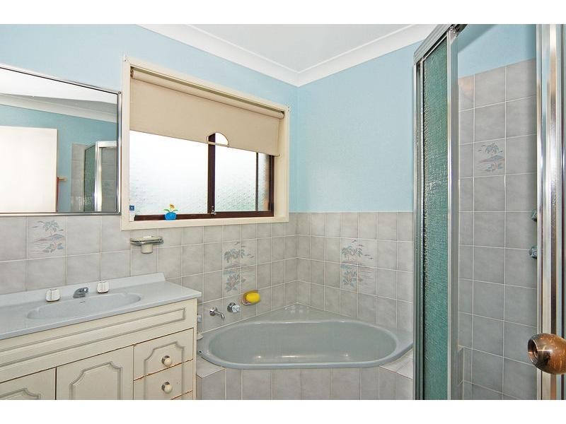 2 Helsinki Parade, Bomaderry NSW 2541