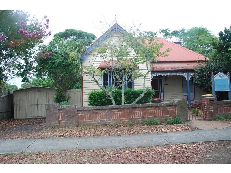 35 Bridge Road, Nowra NSW 2541