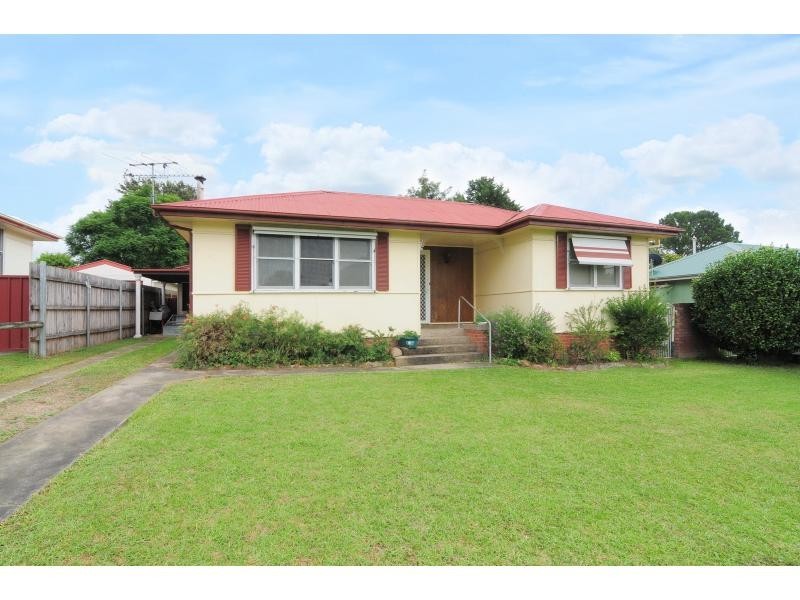 13 Young Avenue, Nowra NSW 2541