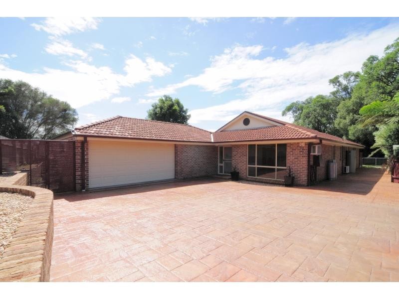 8 Katela Avenue, Bomaderry NSW 2541