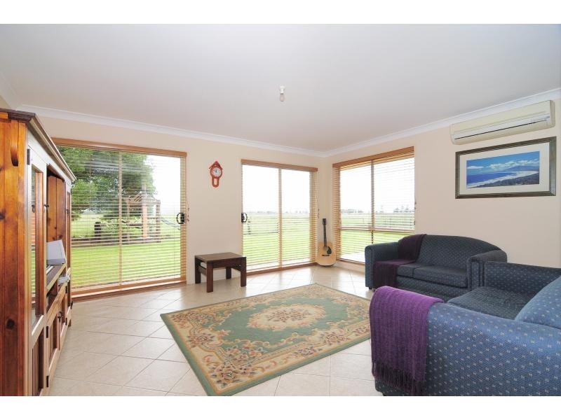 8 Katela Avenue, Bomaderry NSW 2541