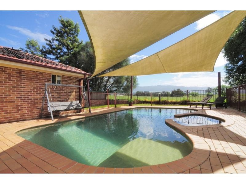 8 Katela Avenue, Bomaderry NSW 2541