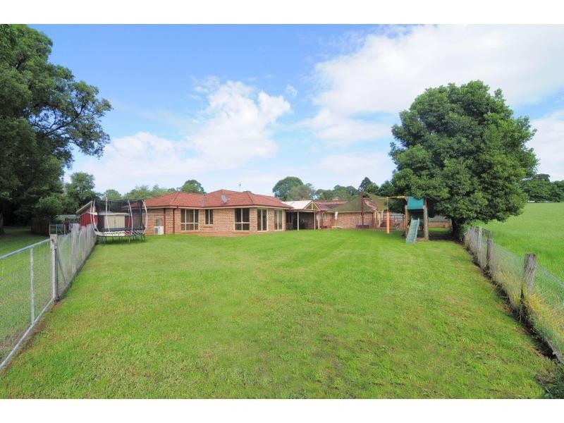 8 Katela Avenue, Bomaderry NSW 2541
