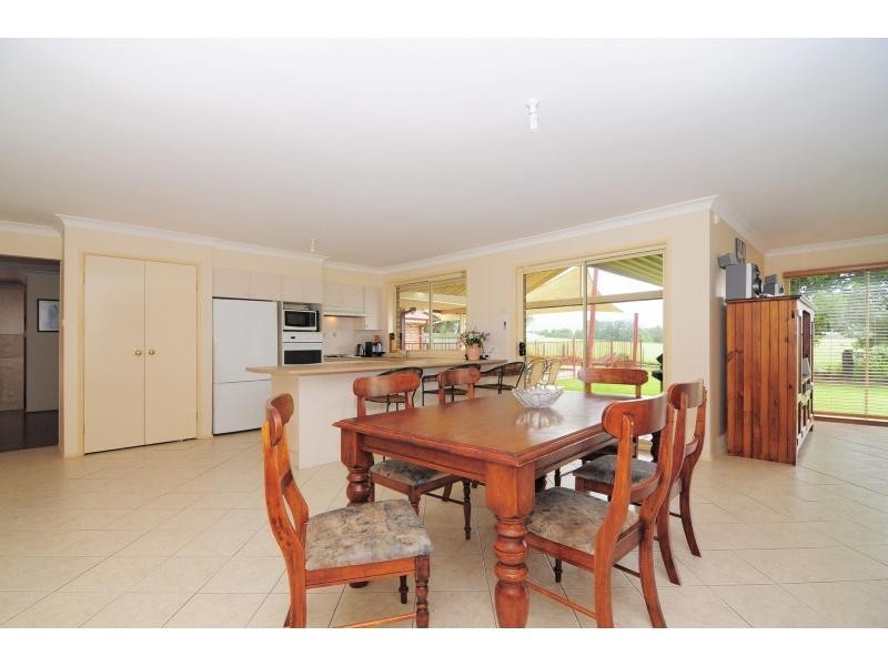 8 Katela Avenue, Bomaderry NSW 2541