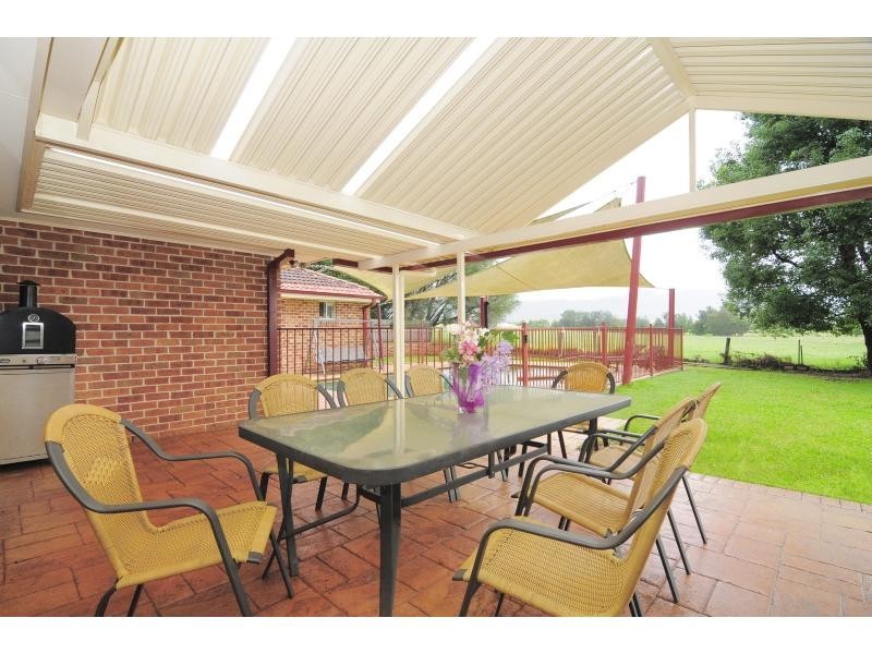 8 Katela Avenue, Bomaderry NSW 2541