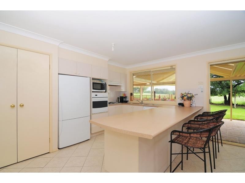 8 Katela Avenue, Bomaderry NSW 2541