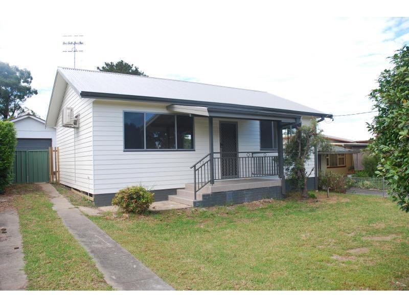 8 Albatross Road, Nowra NSW 2541