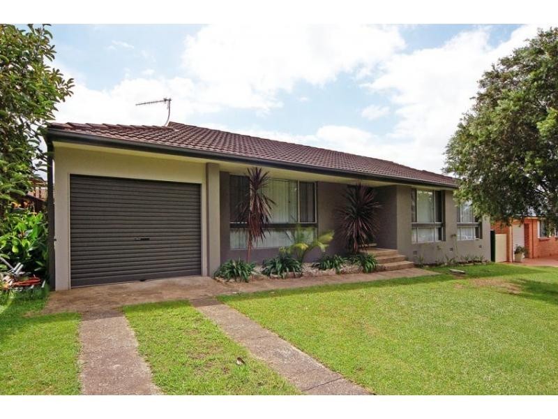8 Monk Crescent, Bomaderry NSW 2541