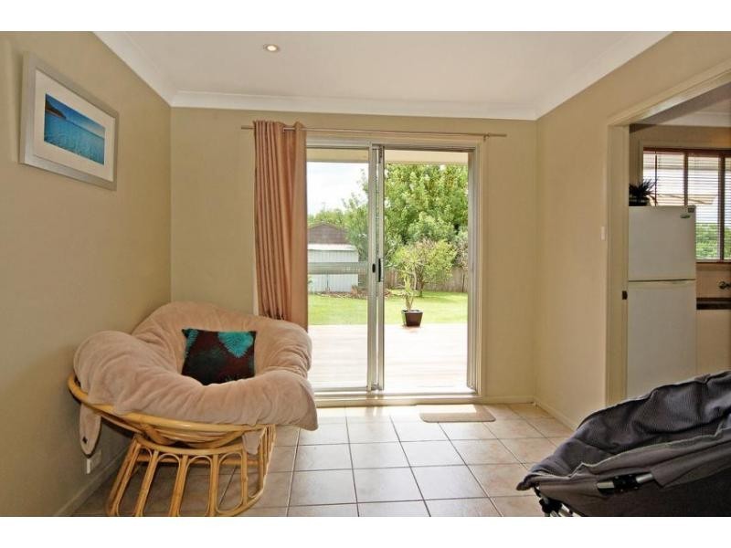 8 Monk Crescent, Bomaderry NSW 2541