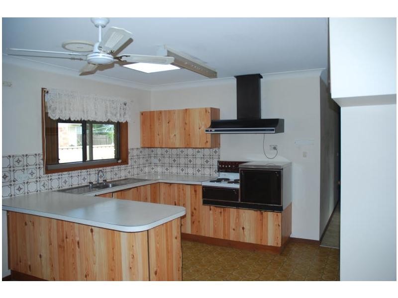 24a Amalfi Crescent, Nowra NSW 2541