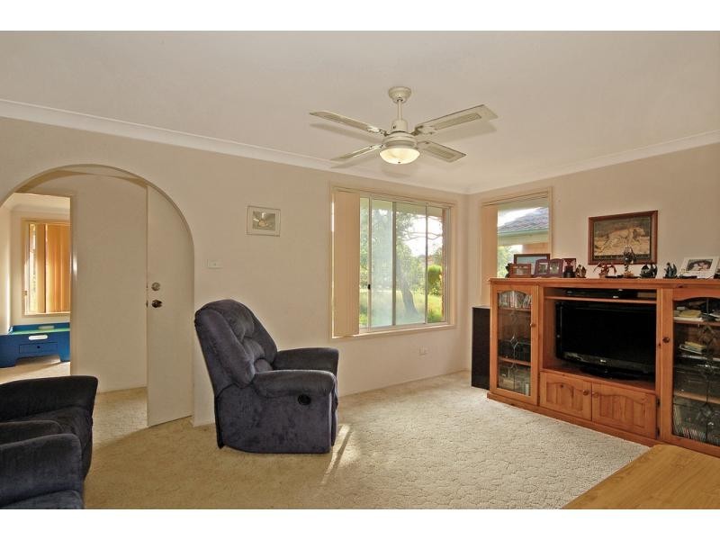 2 Bromley Close, West Nowra NSW 2541