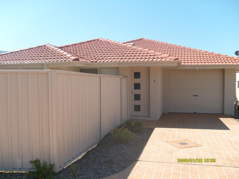 5/8 Meroo Road, Bomaderry NSW 2541