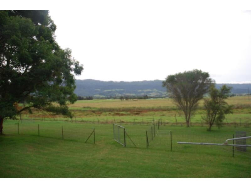 1/2 Roseville Road, Bomaderry NSW 2541