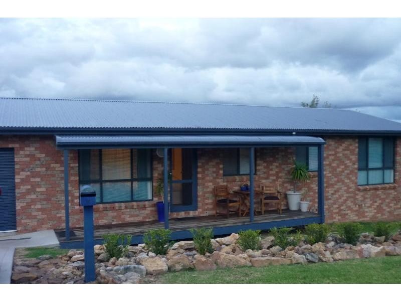 15 Lydon Crescent, West Nowra NSW 2541