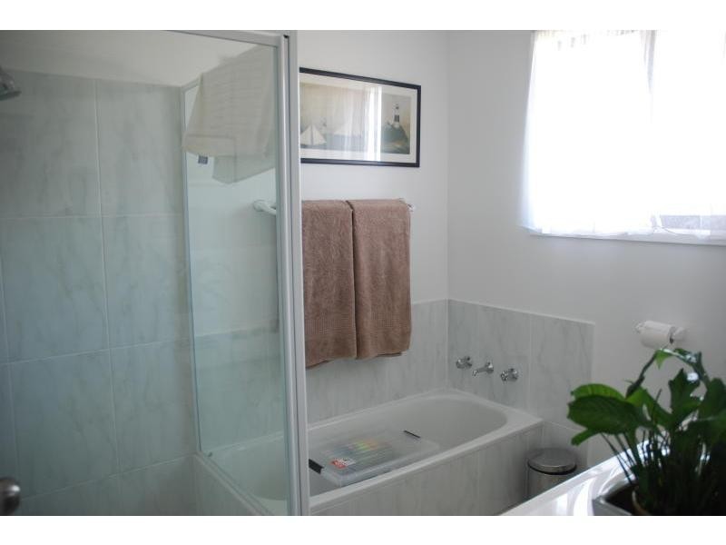 15 Lydon Crescent, West Nowra NSW 2541