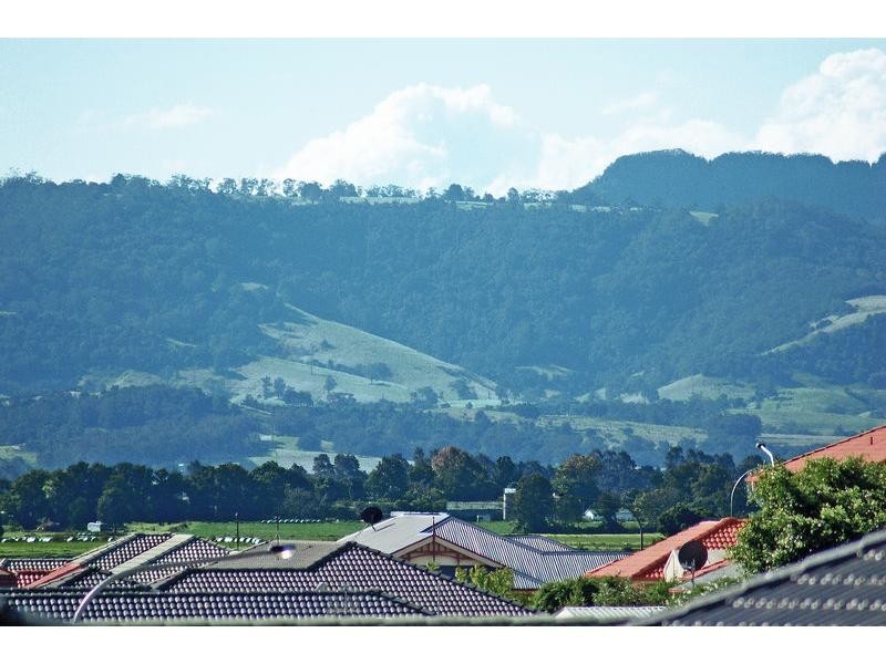 11 Carrington Park Drive, Nowra NSW 2541