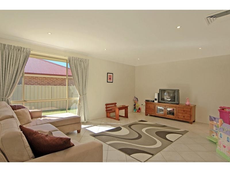 11 Carrington Park Drive, Nowra NSW 2541