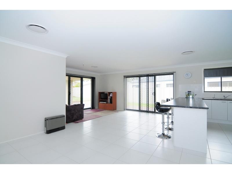 12 Lacebark Grove, Worrigee NSW 2540