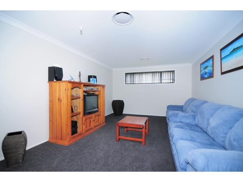 12 Lacebark Grove, Worrigee NSW 2540