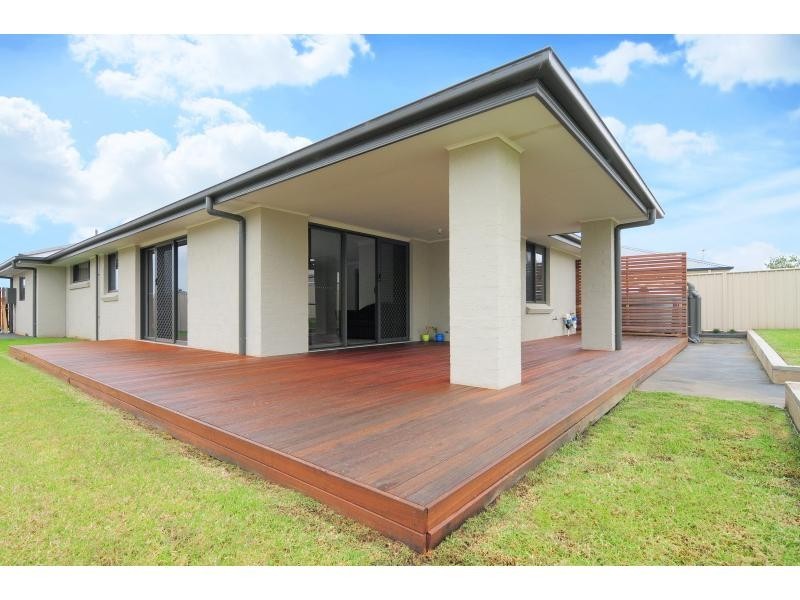 12 Lacebark Grove, Worrigee NSW 2540