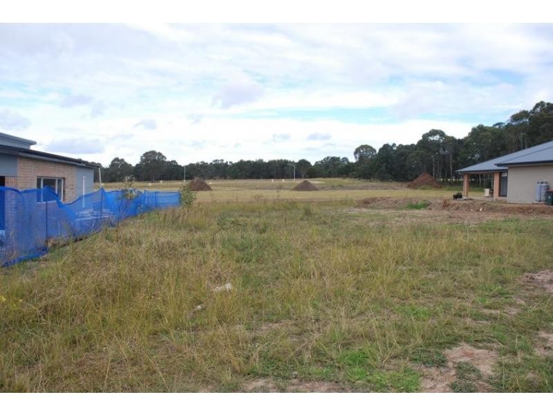 13 Barbata Grove, Worrigee NSW 2540