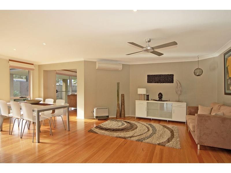 18 Jade Place, Meroo Meadow NSW 2540