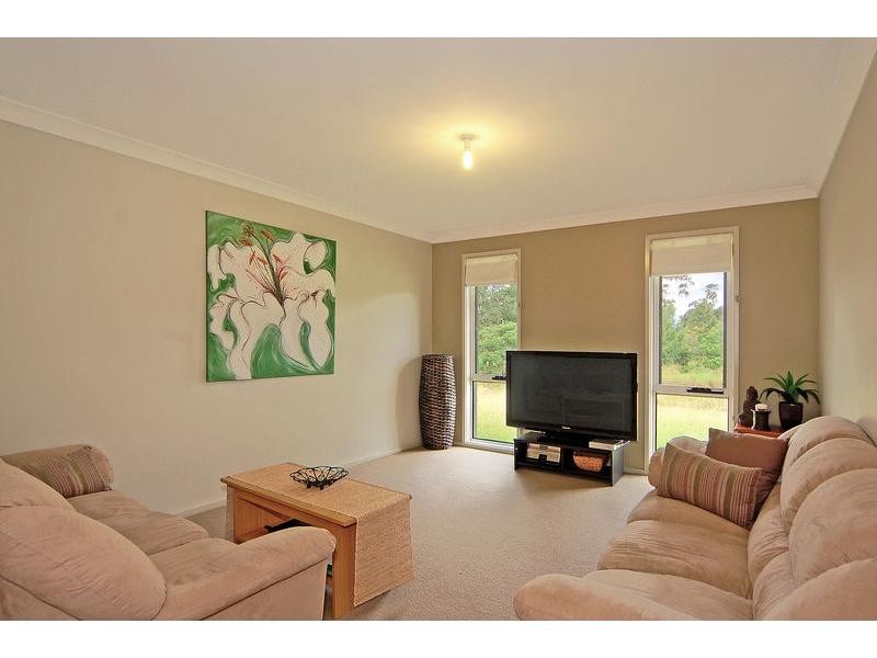 18 Jade Place, Meroo Meadow NSW 2540