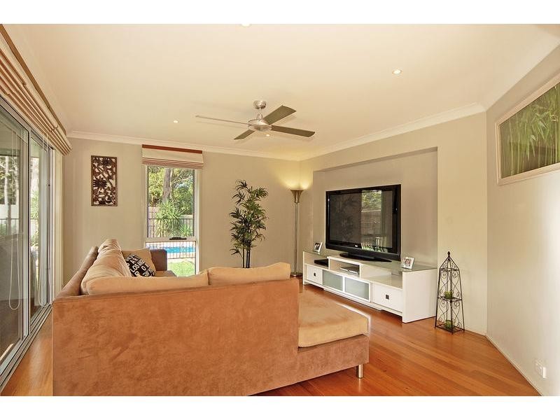 18 Jade Place, Meroo Meadow NSW 2540