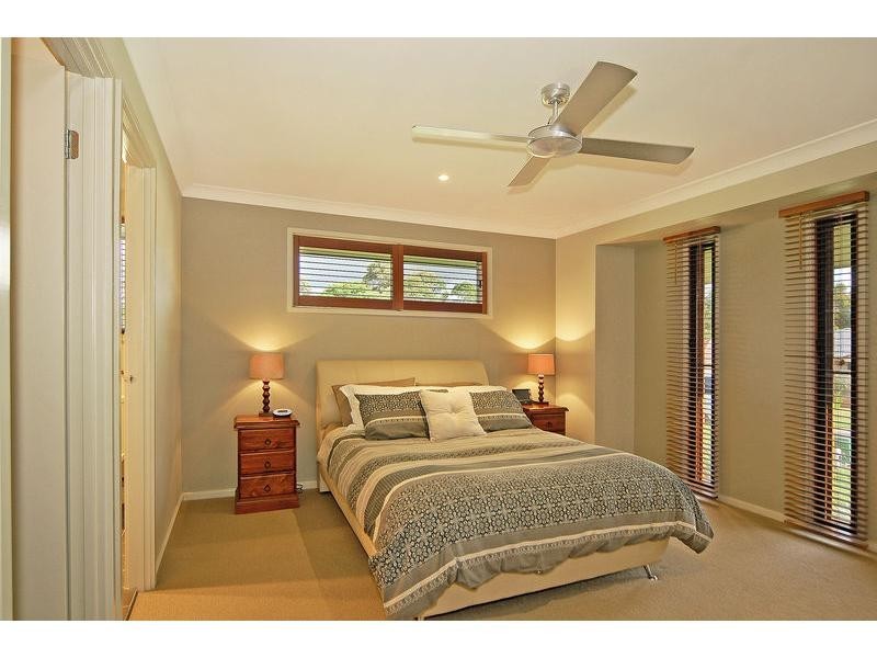 18 Jade Place, Meroo Meadow NSW 2540