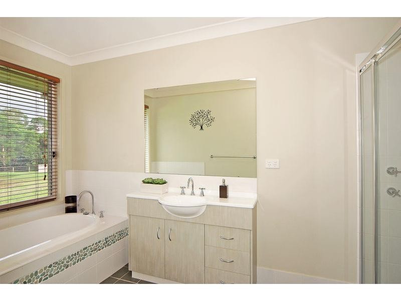 18 Jade Place, Meroo Meadow NSW 2540