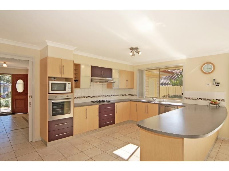27 Kardella Avenue, Nowra NSW 2541