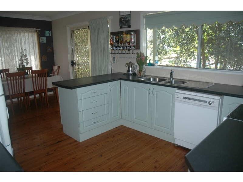 10 Christine Place, Nowra NSW 2541