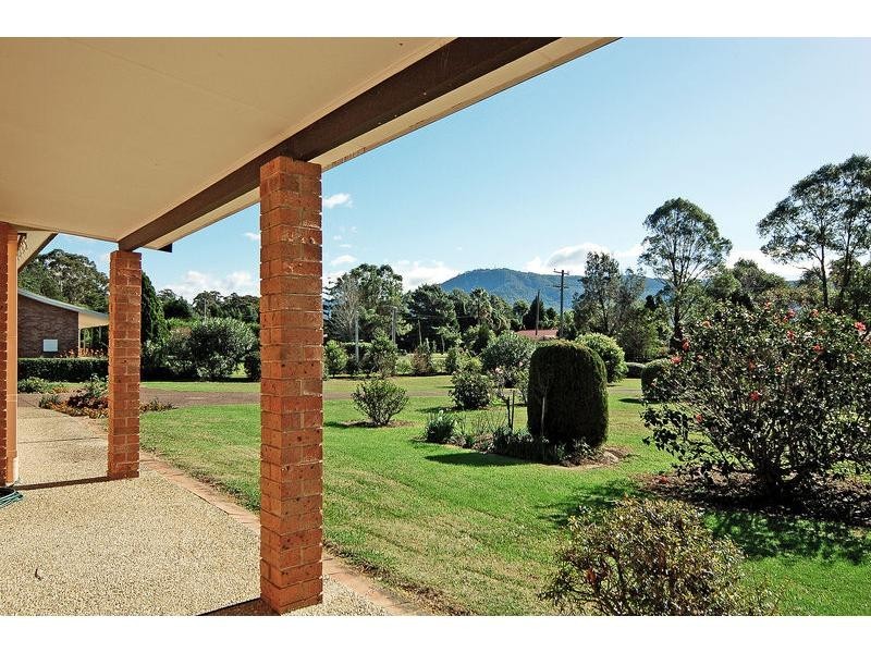 12 Halstead Place, Bomaderry NSW 2541