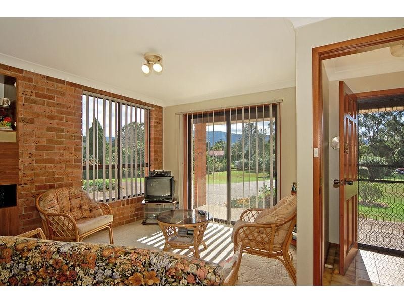 12 Halstead Place, Bomaderry NSW 2541