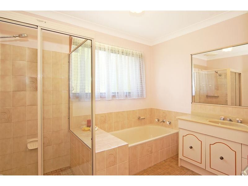 12 Halstead Place, Bomaderry NSW 2541