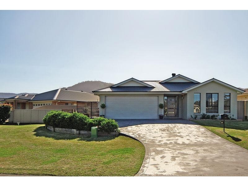 14 Emerald Drive, Meroo Meadow NSW 2540