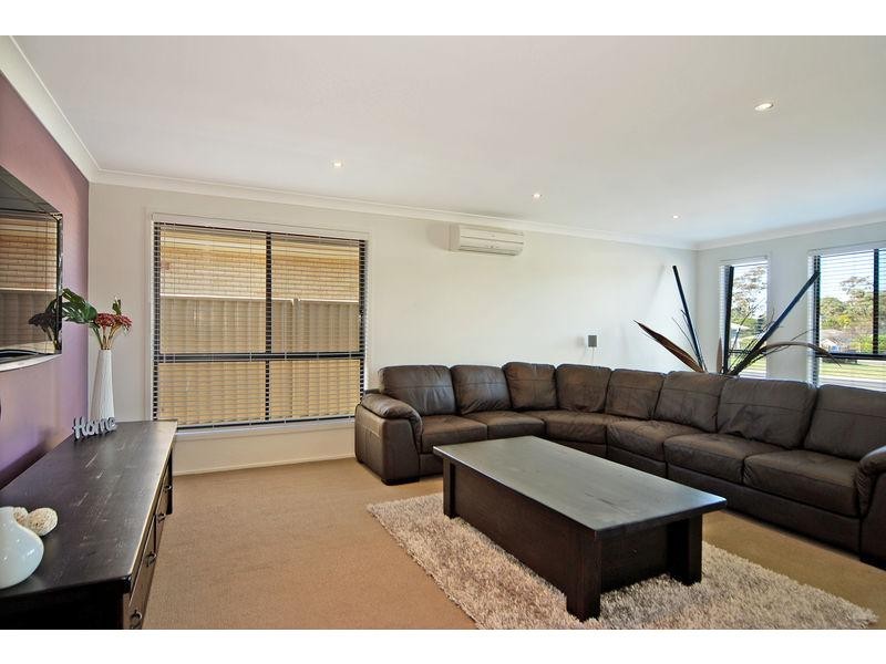 14 Emerald Drive, Meroo Meadow NSW 2540