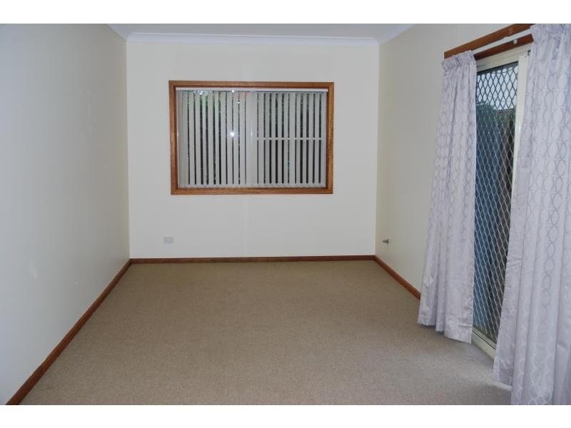 Unit 2/2 Roseville Road, Bomaderry NSW 2541