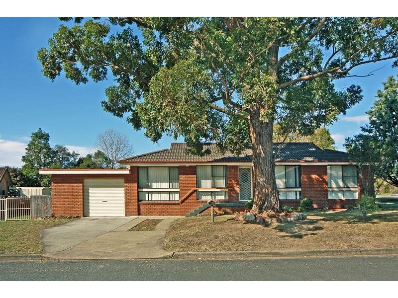 8 Ramsey Grove, Bomaderry NSW 2541